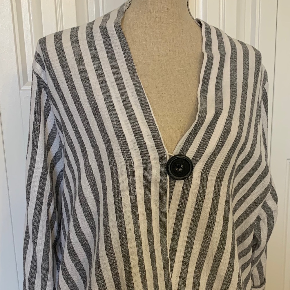 Two piece striped blouse and capris